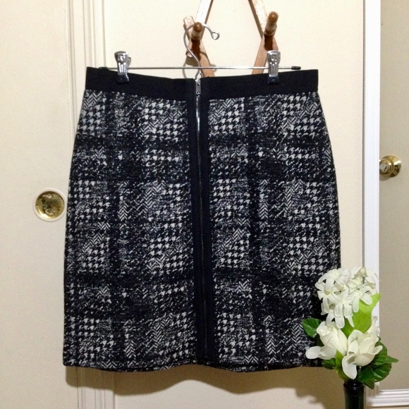 Ann Taylor Dresses & Skirts - ANN TAYLOR WOOL Blend Zip-down Front Pencil Skirt